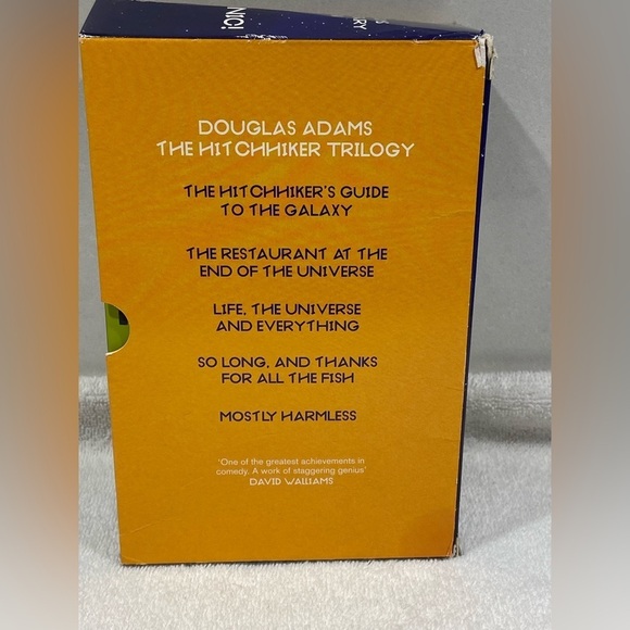 Douglas Adams The Hitchhiker's Guide to the Galaxy Boxset Volumes 2-5 - Picture 5 of 10